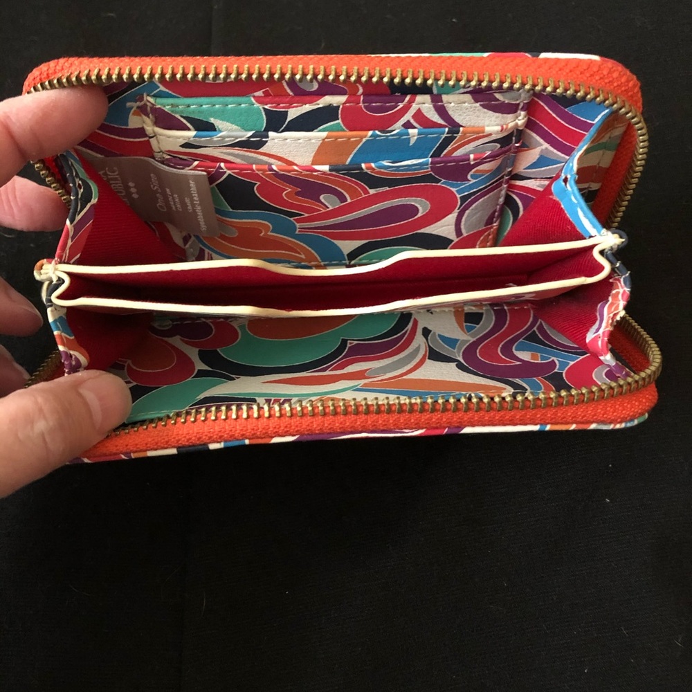 SOLD!! 🎉 Wristlets - Picture 3 of 5